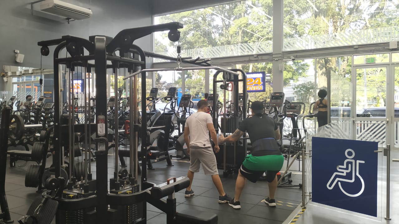 fitness equipment of fitness24seven in Colombia